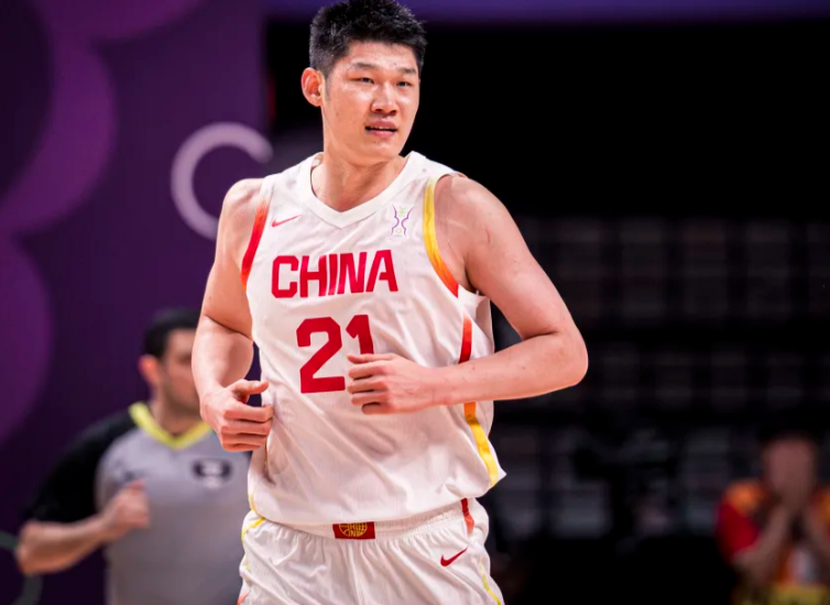 造犯规, 布里特抛投